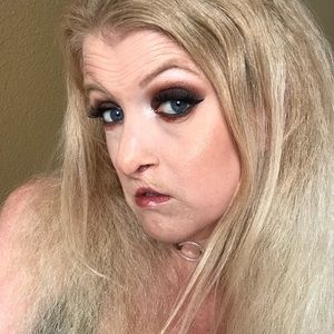 Meet your Posher, Jeannette